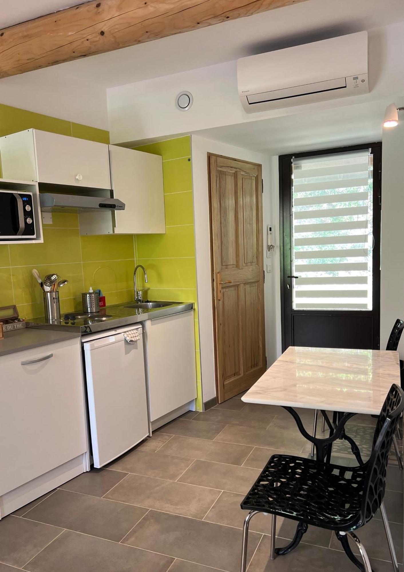 Holiday home Nature En Luberon Cereste